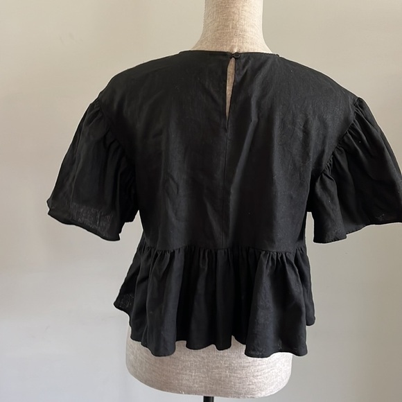 K/LAB size Large black cropped blouse with 🔑 hole back. Linen blend. - Picture 4 of 7